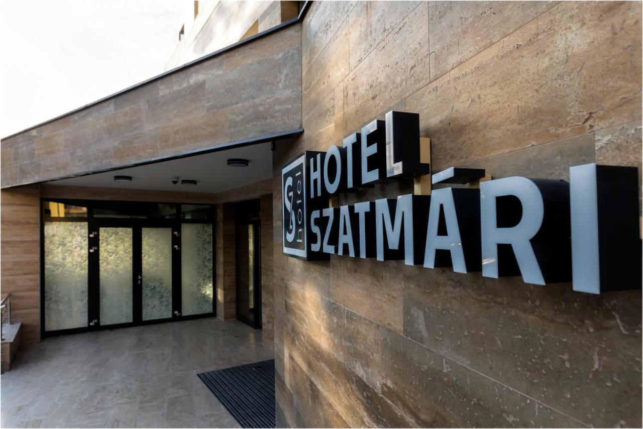 Hotel Szatmari & Etterem Jaszbereny Exterior photo